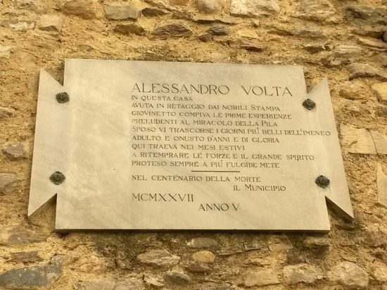 Gedenktafel am Haus von Alessandro Volta in Gravedona