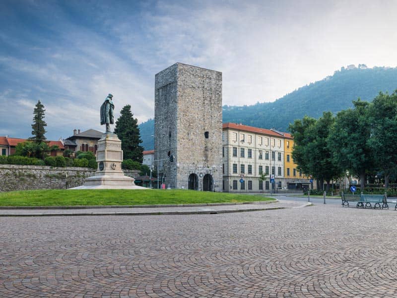 Como, Italien: Piazza Vittoria und Porta Torre