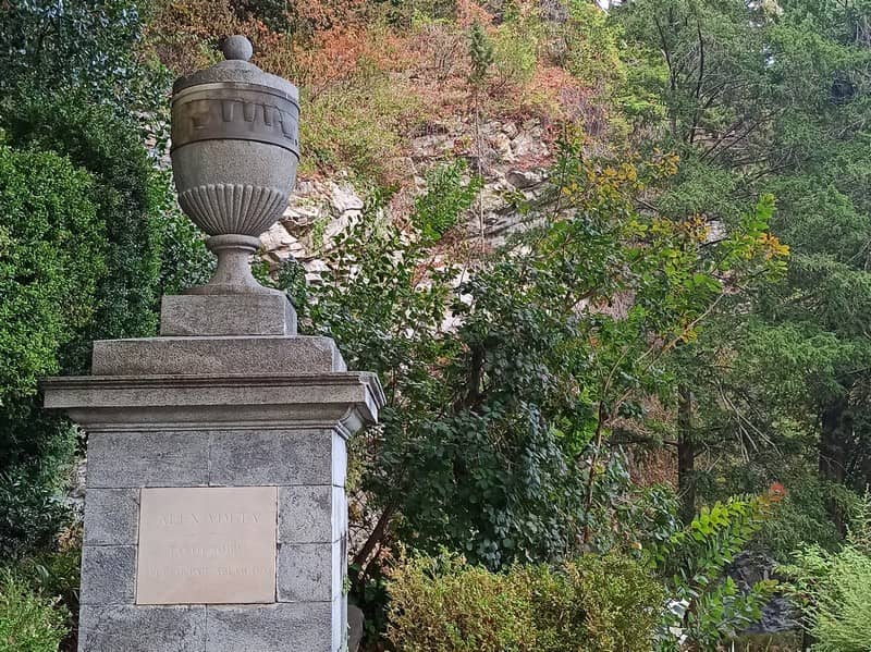 Monument dedicated to Alessandro Volta at Villa Pizzo